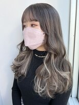 トロニー(TLONY)&nbsp;グレージュ　ハイライト　エクステごとカラー　stylist/miaki
