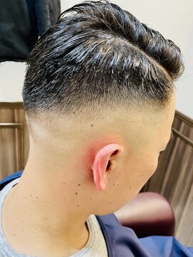 ミリオンバックス 上野(Million Bucks) 韓国マッシュ/フェードカット/ニュアンスパーマ/スペインカール