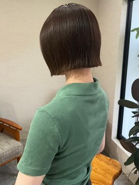 トナリ(tonari) 外ハネボブ　10代20代　オリーブアッシュ【鹿児島中央駅】