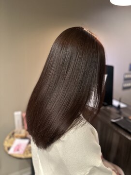 メゾン アヴァロ(Maison Avallo) 大人女子ツヤ髪グレーブラウンカラー