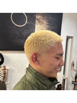 ディライト(D light) 金髪ボウズ