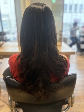 柔らかく揺れるロングのデジタルパーマ