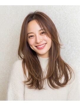 笑顔を引き立てるナチュラルストレートレイヤー
