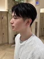 トリッカ シブヤ(TRICCA SHIBUYA)&nbsp;メンズカットパーマセンターパートフェザー毛流れマッシュ渋谷