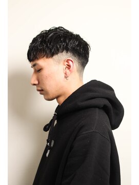 メリケンバーバーショップ フクオカ(MERICAN BARBERSHOP FUK) フェザーマッシュソフトサイドパートワイルドアップバング