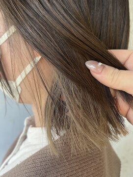 エミュー(emue) 20代30代大人かわいいミルクティーベージュイヤリングカラー