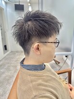 ロミーオム 本厚木(ROMMY. Homme)&nbsp;刈り上げツーブロックアップバングショートビジネスメンズヘア