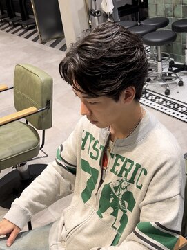 ゼスト リル 新宿(ZEST lill) フェザーパーマ フェザーショート センターパート 新宿