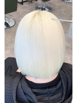 モニカ 原宿店(MONIQA) ホワイト