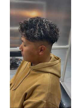 ヘアデザイン ゴドバン(Hair Design Gdobant) スキンフェードラルフカールメッシュハイライト