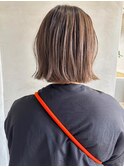外はねボブ、切りっぱなしボブ、透け感グレージュ、ブリーチ