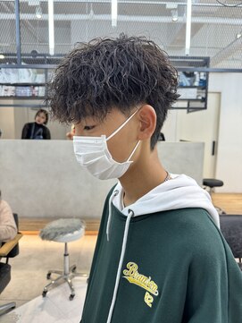 ゼスト リル 新宿(ZEST lill) ツイストスパイラル 縦落ち 新宿 新宿東口