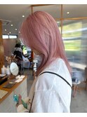 透明感溢れるピンクカラーで、ふんわりとした柔らかさを演出