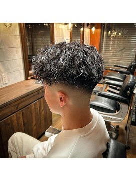 ジョイボックス 東三国店(JOYBOX) 外国人風パーマ×スキンフェード