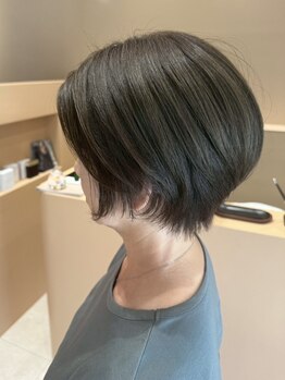 お客様の髪の悩みやライフスタイル、トレンドもしっかり押さえたグレイカラーをご提案♪白髪ぼかしも人気＊