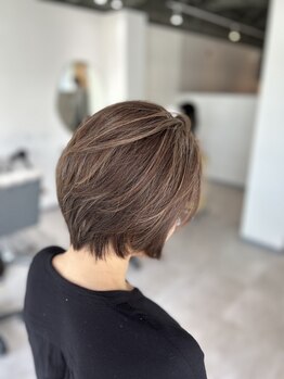 エルピス 中央林間店(elpis)の写真/【カット+白髪ぼかし+髪質改善トリートメント￥14300】白髪ぼかしで周期伸ばしながら髪質改善で上質な艶髪へ