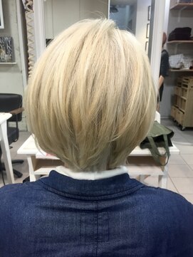 ペネロープ(Penelope) 《新宿PENELOPE》ホワイトベージュ×ショートボブ 【担当  RYO】