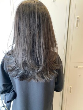 ネウィ 川崎(newi) 丸型卵形レイヤーカットエアリーロング美髪ピンクブラウン川崎