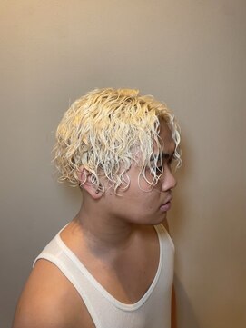 トラッド(TRAD) ホワイトカラー×スパイラルパーマ