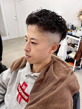 リベル(Liber) 宮城リョータ風パーマ×スキンフェード