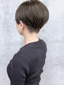 モリオ(morio) 刈り上げショートヘア大人ショートくすみカラーオリーブベージュ