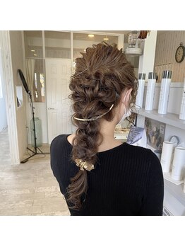 ミューズジャルダン(MUSE jardin)の写真/可愛いの中に、ちょっと大人の抜け感。お呼ばれヘアで“今っぽく”格上げ◎