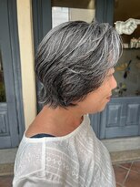 ラポール 蟹江(RAPPORT)&nbsp;【パーマ】軽やかグレイヘアで大人上品ショート
