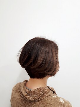 ラファ(Rafa) 前下がりショートボブ