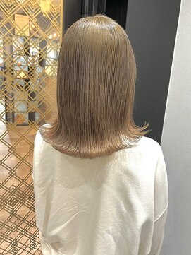 ファイブバイジエクト 堀江(FIVE by The Ect) ハイトーンミルクティーベージュ×ぱつっとロブ☆