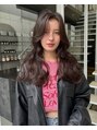 ローウェ 三軒茶屋(Louwe) 柔らかい色味のカラーとふんわり巻き髪で、大人可愛い雰囲気に◎