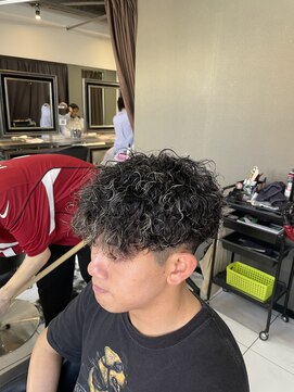 アイズ 海老名(AIZU) スペインカール カーリーパーマ フェード バーバー 理容室