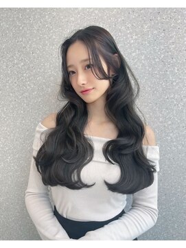 リリー(Lilley) くすみベージュ×姫カットレイヤー×韓国風巻き【ayana】