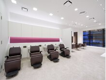 タヤ 武蔵小杉東急スクエア店(TAYA)の雰囲気（外からの光が心地よいシャンプーブース♪）