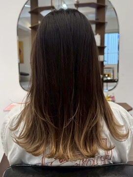 ルイ(ROUIS produced by LUCK 津田沼) ROUIS津田沼 グラデーションブリーチ