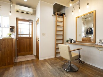 APPLAUSE アプローズの写真/店内2席、スタイリスト1名のプライベートサロン*居心地の良い空間で癒しのサロンタイムをお届け♪