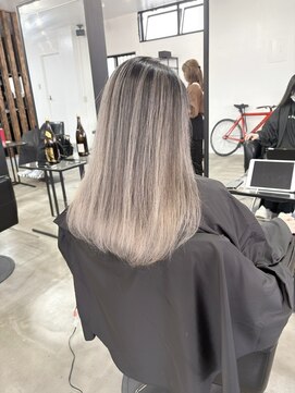 ウィリーベル 沖縄(WILLIE BELLE) 外国人風バレイヤージュ/ストレート/アッシュグラデーション