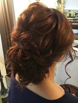 エクー(ECOO) 【 王道編み込みシニヨン 】