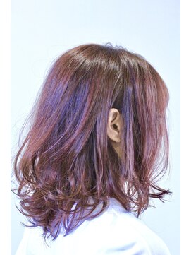 チルハウス(Chill-hus) 透明感ピンクブラウン艶カラー×ミディ◆くびれハッシュカット