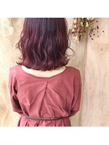 ツイギー 伊賀上ビル店(TWiGGY)&nbsp;赤髪が可愛い、ラフなミディアムボブ。