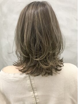 ヌー 代官山(nuu) ・ミニウルフイメチェンくびれミディアムハイライトグレージュ