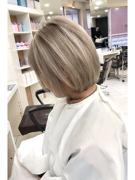 リア 大阪梅田(Ria) ~ハイライトカラー ショートボブ ~【Ria 大阪 梅田】