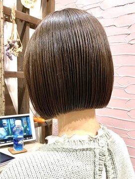 ラフ 新宿(Laff) 似合わせカット切りっぱなしボブショートボブグレーベージュ