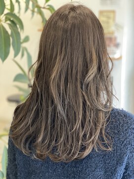 ウォーカーズ(WALKERS) 黄色味ベースの髪色にはグレージュカラー♪