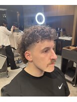 フランクスバーバー アンド ビアークラブ(FRANK'S BARBER and BEER CLUB)&nbsp;テーパーフェードマレットカーリースタイルF