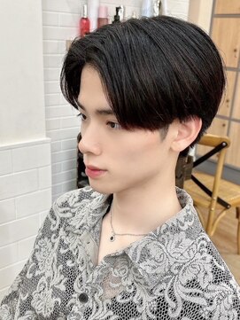 ネオリーブ クーロ メゾン 横浜(Neolive curro Maison) 韓国マッシュセンターパート×黒髪フェザーパーマ　MEN’S HAIR