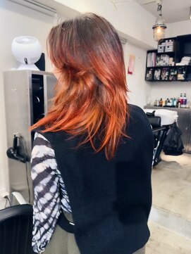 アンダーカレント(undercurrent) ウルフカット レイヤースタイル オレンジカラー グラデーション