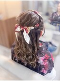 スカーフを編み込んだハーフアップ