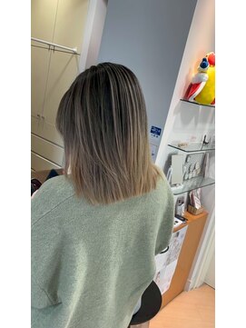 アウラ(AURA) バレイヤージュホワイトベージュ