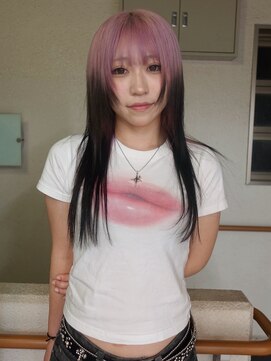 イェッカ パビル(YECCA pabil) ピンクとブラックのデザインカラー