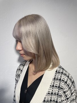 トレフ(Trefle) ミディアムストレート/シルバーベージュ/シャンパンベージュ